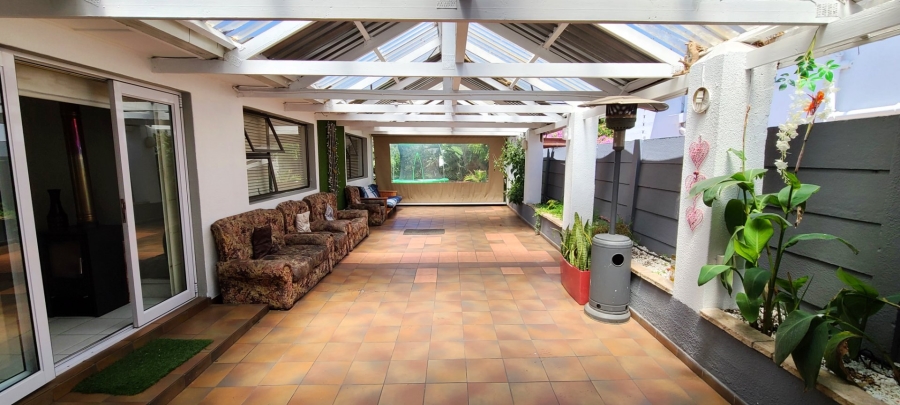 3 Bedroom Property for Sale in Cravenby Western Cape